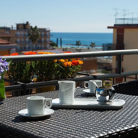 Hotel Ristorante La Marina Mhotelsgroup San Bartolomeo Al Mare Ngoại thất bức ảnh