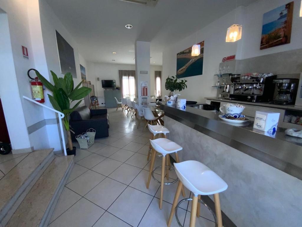 Hotel Ristorante La Marina Mhotelsgroup San Bartolomeo Al Mare Ngoại thất bức ảnh