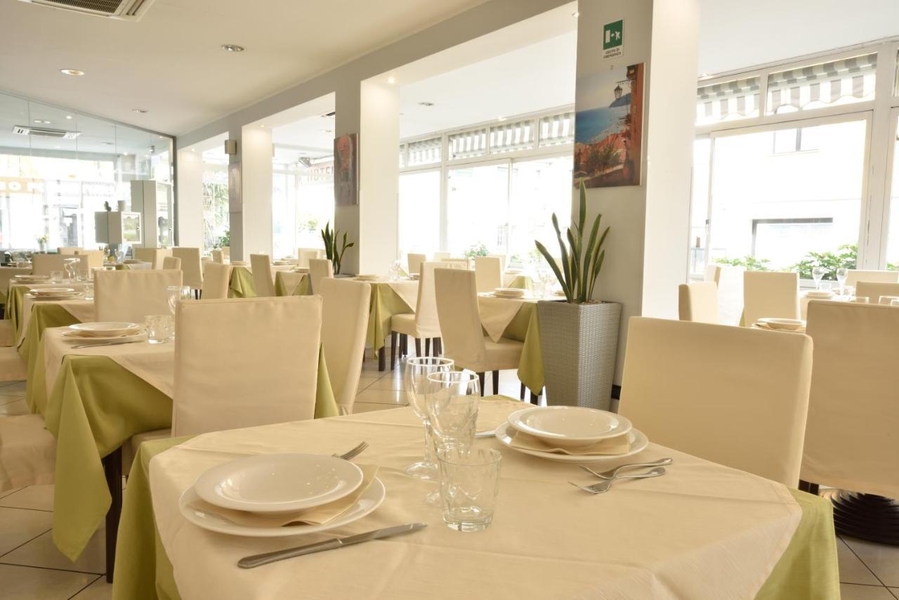 Hotel Ristorante La Marina Mhotelsgroup San Bartolomeo Al Mare Ngoại thất bức ảnh