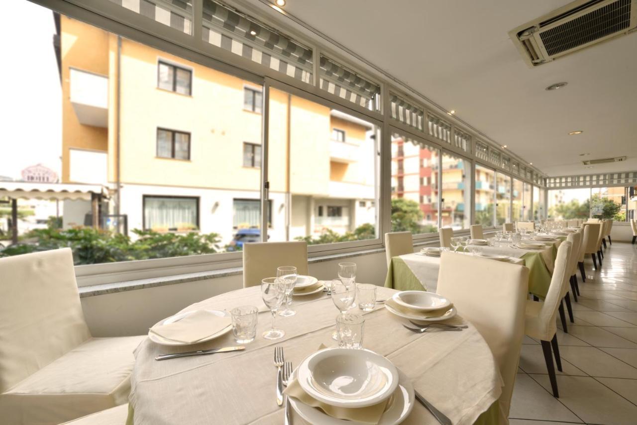 Hotel Ristorante La Marina Mhotelsgroup San Bartolomeo Al Mare Ngoại thất bức ảnh