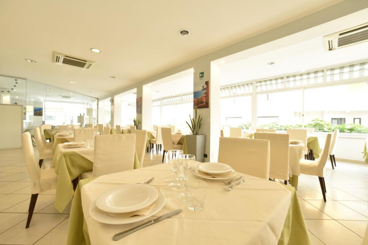 Hotel Ristorante La Marina Mhotelsgroup San Bartolomeo Al Mare Ngoại thất bức ảnh