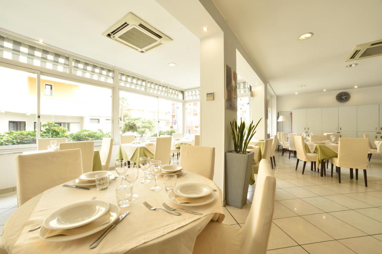 Hotel Ristorante La Marina Mhotelsgroup San Bartolomeo Al Mare Ngoại thất bức ảnh