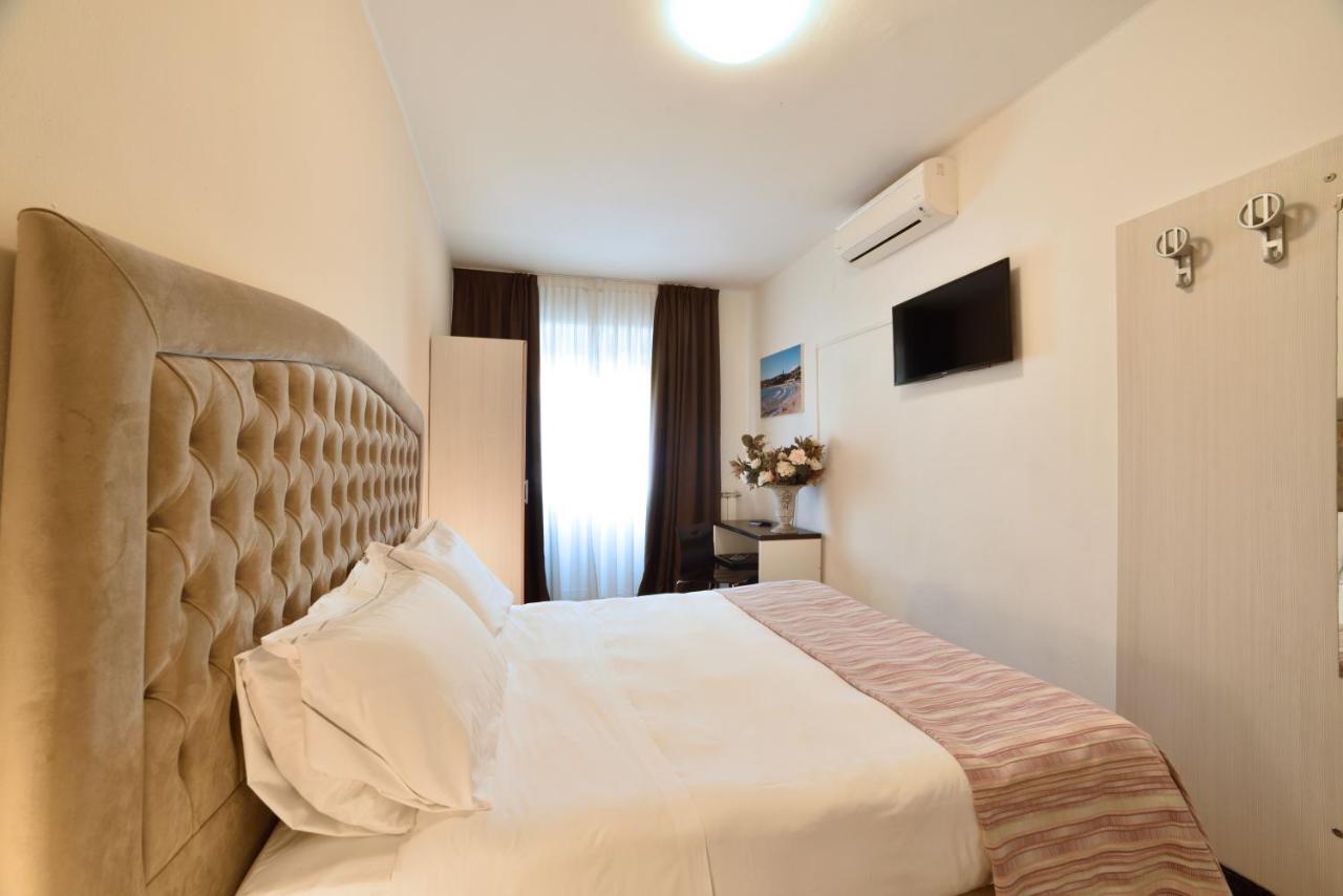 Hotel Ristorante La Marina Mhotelsgroup San Bartolomeo Al Mare Ngoại thất bức ảnh