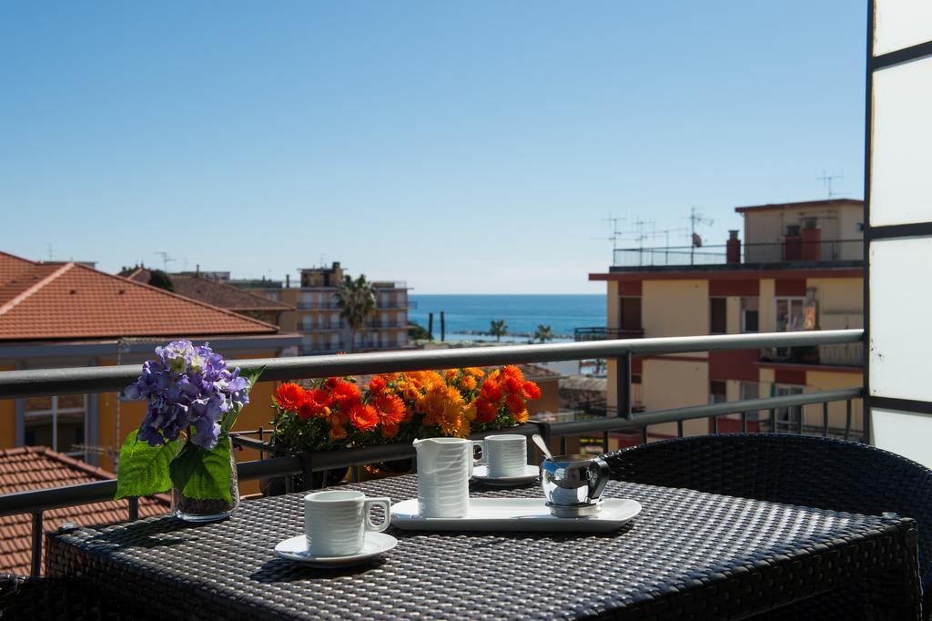 Hotel Ristorante La Marina Mhotelsgroup San Bartolomeo Al Mare Ngoại thất bức ảnh