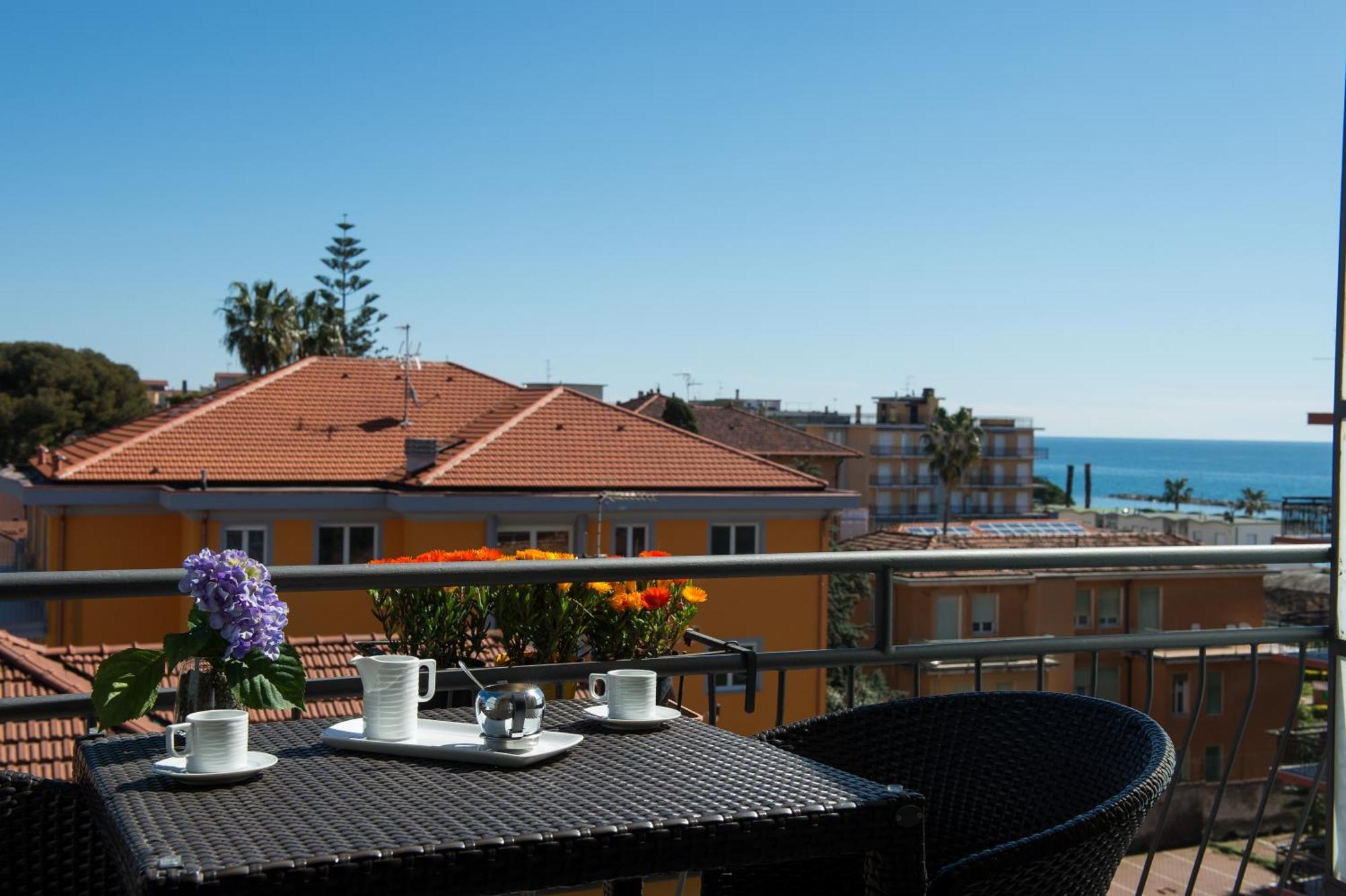 Hotel Ristorante La Marina Mhotelsgroup San Bartolomeo Al Mare Ngoại thất bức ảnh