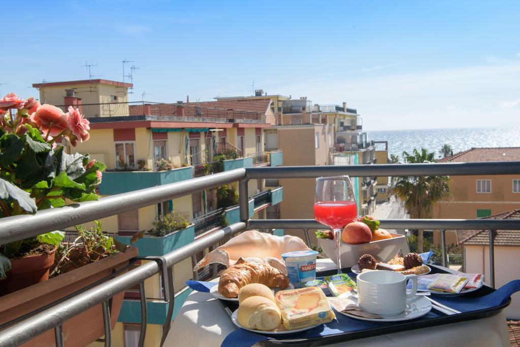 Hotel Ristorante La Marina Mhotelsgroup San Bartolomeo Al Mare Ngoại thất bức ảnh
