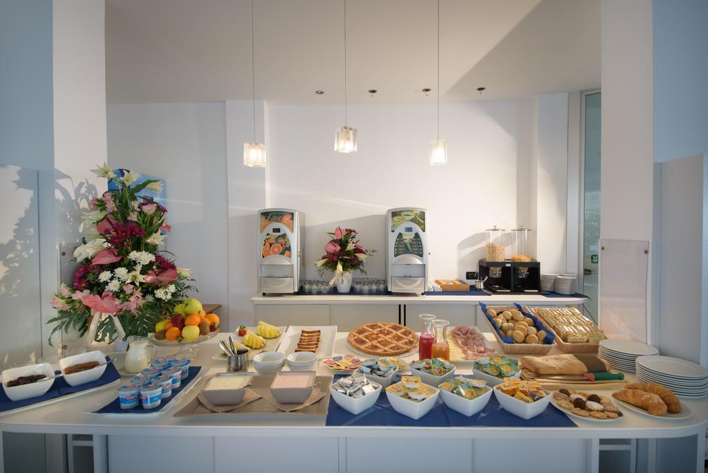 Hotel Ristorante La Marina Mhotelsgroup San Bartolomeo Al Mare Ngoại thất bức ảnh