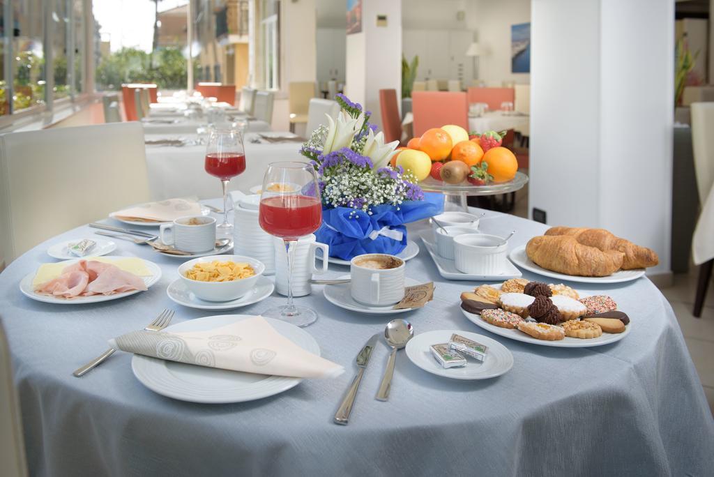 Hotel Ristorante La Marina Mhotelsgroup San Bartolomeo Al Mare Ngoại thất bức ảnh