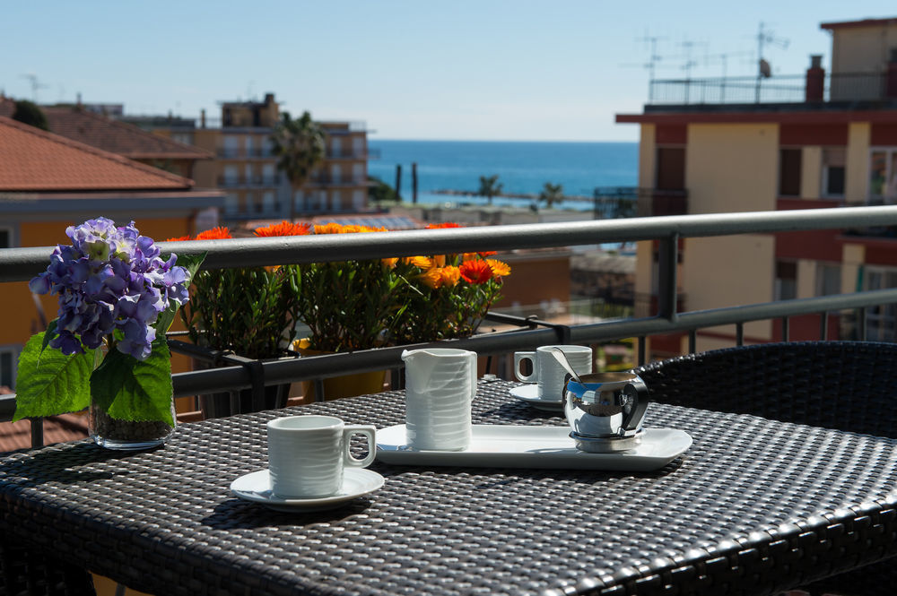 Hotel Ristorante La Marina Mhotelsgroup San Bartolomeo Al Mare Ngoại thất bức ảnh